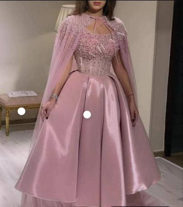فستان نسائي